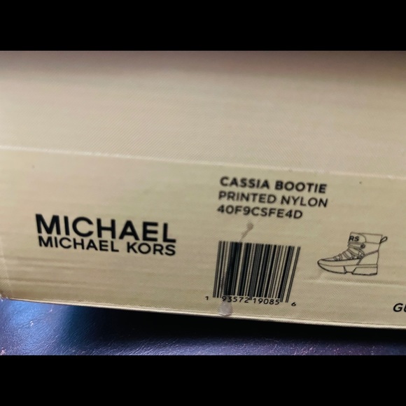 Michael Kors HTF Cassia Booties 9.5 - Picture 9 of 10